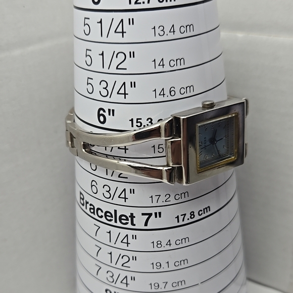 Womens Guess Watch Silver Tone Tank Silver Tone Bracelet Blue Dial New Battery - Picture 6 of 9